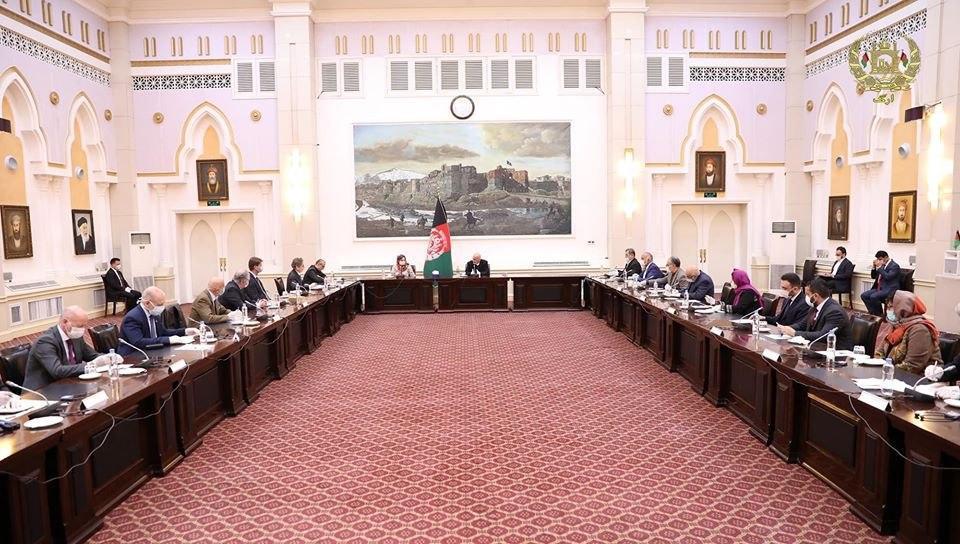 گفتگوی سفیر اتحادیه اروپا با اشرف غنی درباره ویروس کرونا گفتگوی سفیر اتحادیه اروپا با اشرف غنی درباره ویروس کرونا و فرایند صلح