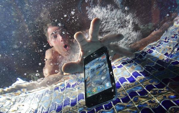 اگر گوشی موبایل در آب افتاد چه کنیم؟