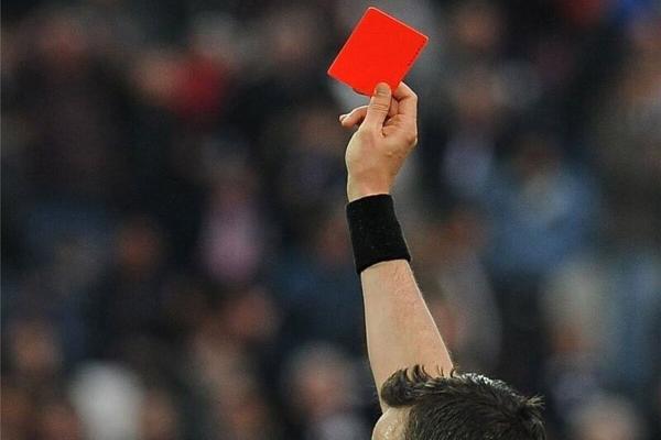 عجیب ترین کارت قرمز تاریخ لیگ برتر